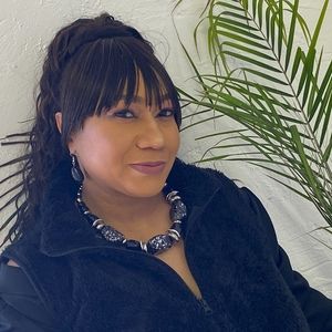 Meet your Posher, Connie